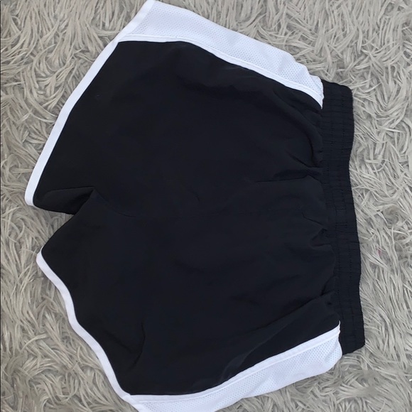 under armour shorts women mesh side - Picture 4 of 5